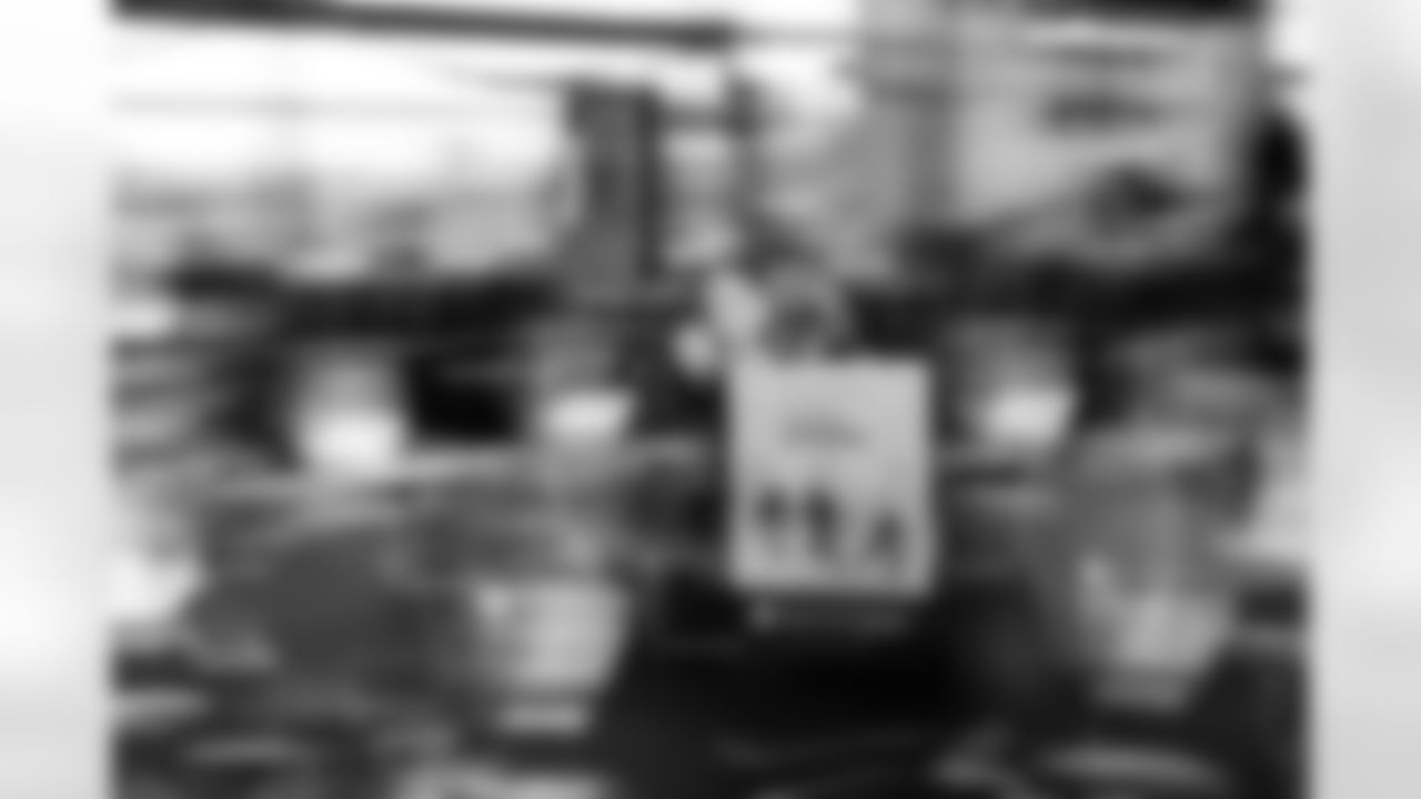 The Pittsburgh Steelers celebrate the 2025 Hall of Honor Class during the Hall of Honor Dinner Ceremony presented by U.S. Steel on Sunday, Dec. 14, 2025 in Pittsburgh, PA. (Alysa Rubin / Pittsburgh Steelers)