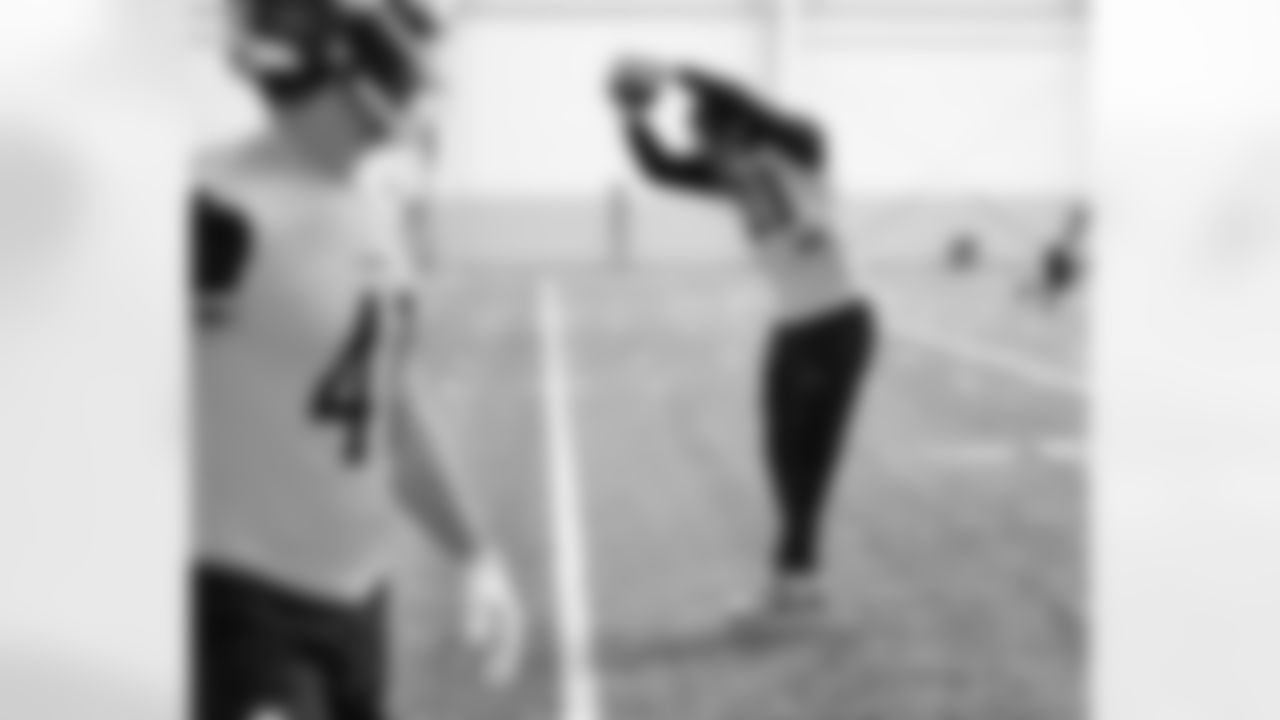 Pittsburgh Steelers linebacker Jack Sawyer (33) during practice at the UPMC Rooney Sports Complex preparing for a Week 14 matchup against the Baltimore Ravens, Friday, Dec. 5, 2025 in Pittsburgh, PA. (Karl Roser / Pittsburgh Steelers)