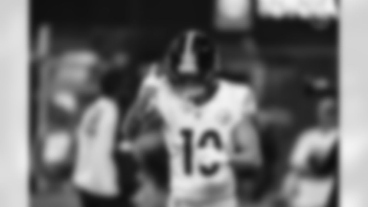 Pittsburgh Steelers wide receiver Roman Wilson (10) during a regular season game between the Pittsburgh Steelers and the Los Angeles Chargers, Sunday, Nov. 9, 2025 in Inglewood, CA. (Nick Smith / Pittsburgh Steelers)