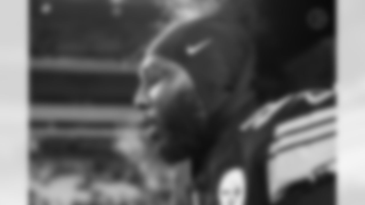 Pittsburgh Steelers defensive tackle Esezi Otomewo (93) during a regular season game between the Pittsburgh Steelers and the Miami Dolphins, Monday, Dec. 15, 2025 in Pittsburgh, PA. (Alysa Rubin / Pittsburgh Steelers)