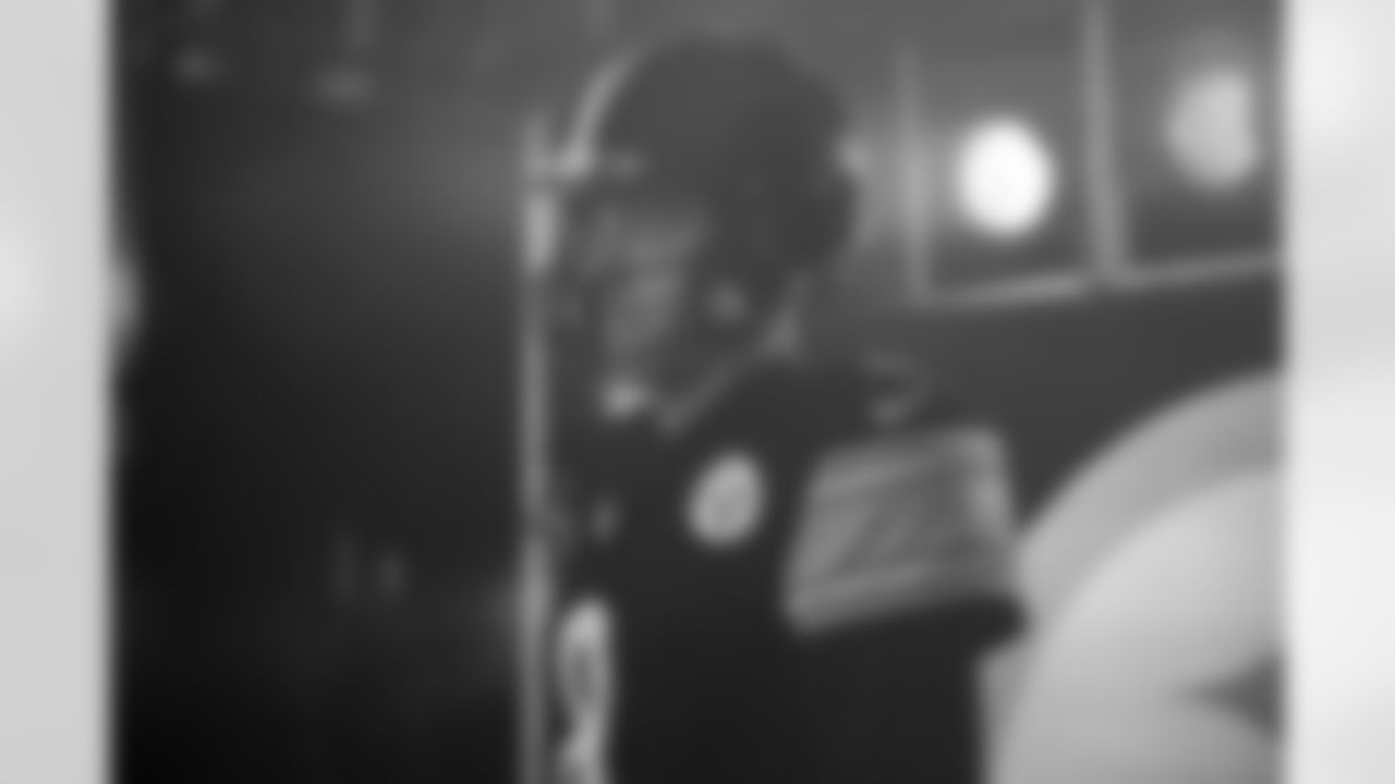 Pittsburgh Steelers quarterback Aaron Rodgers (8) waits to be introduced prior to a regular season game against the Cincinnati Bengals, Sunday, Nov. 16, 2025 in Pittsburgh, PA. The Steelers defeated the Bengals 34-12. (Alysa Rubin / Pittsburgh Steelers)