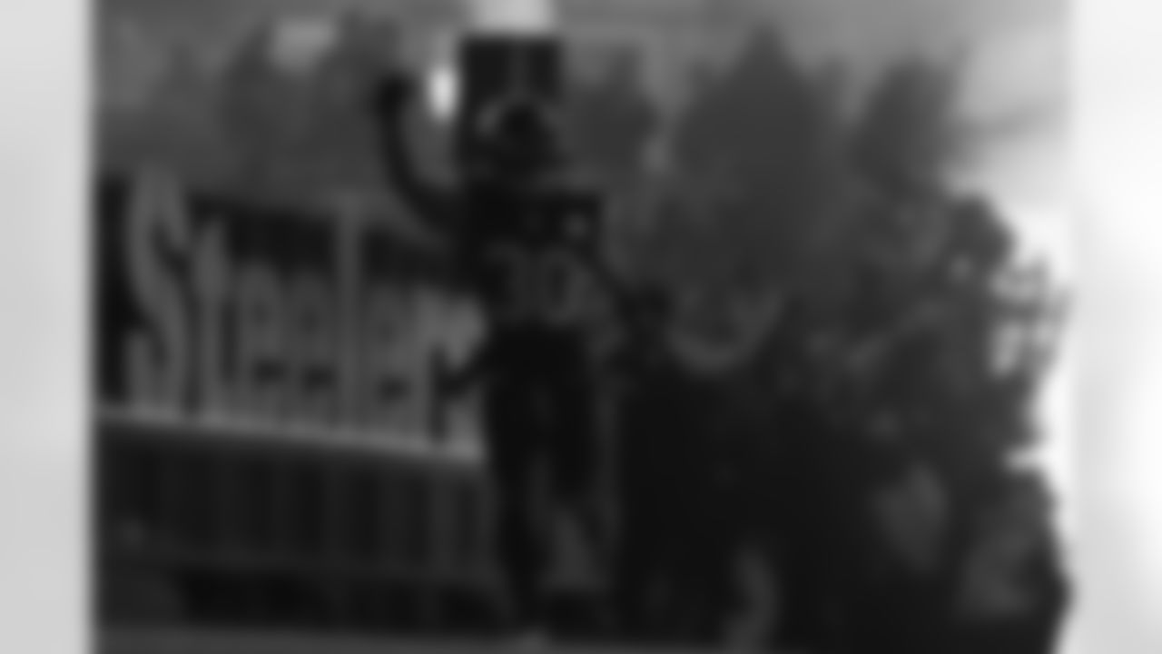 Pittsburgh Steelers running back Jaylen Warren (30) during a regular season game between the Pittsburgh Steelers and the Miami Dolphins, Monday, Dec. 15, 2025 in Pittsburgh, PA. (Taylor Ollason / Pittsburgh Steelers)