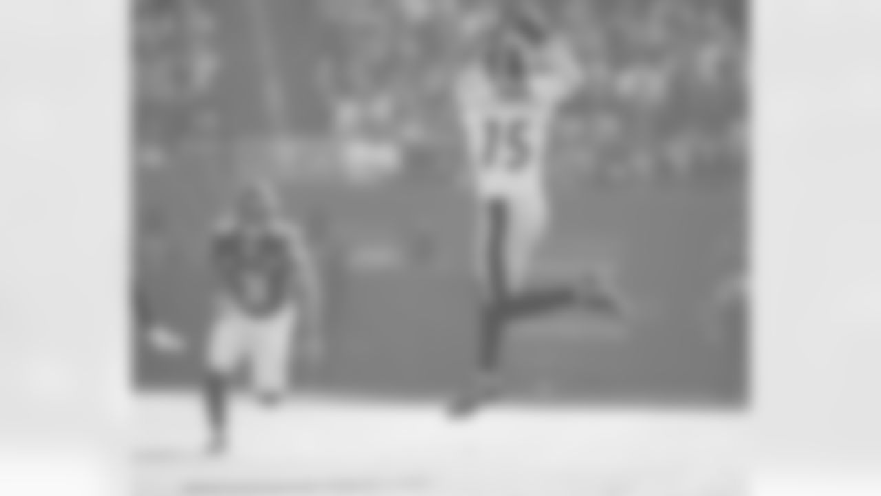 Pittsburgh Steelers wide receiver Ben Skowronek (15) catches a pass during a regular season game against the Chicago Bears, Sunday, Nov. 23, 2025 in Chicago, IL. The Bears beat the Steelers 31-28. (Nick Smith / Pittsburgh Steelers)