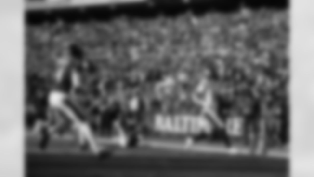 Pittsburgh Steelers running back Kenneth Gainwell (14) during a regular season game between the Pittsburgh Steelers and the Baltimore Ravens, Sunday, Dec. 7, 2025 in Baltimore, MD. (Taylor Ollason / Pittsburgh Steelers)