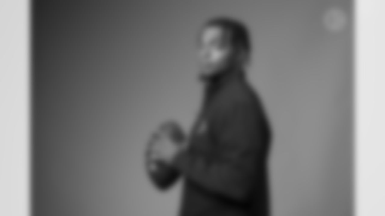 Justin Fields poses for a photo Thursday, March 28, 2024 in Pittsburgh, PA. (Karl Roser / Pittsburgh Steelers)