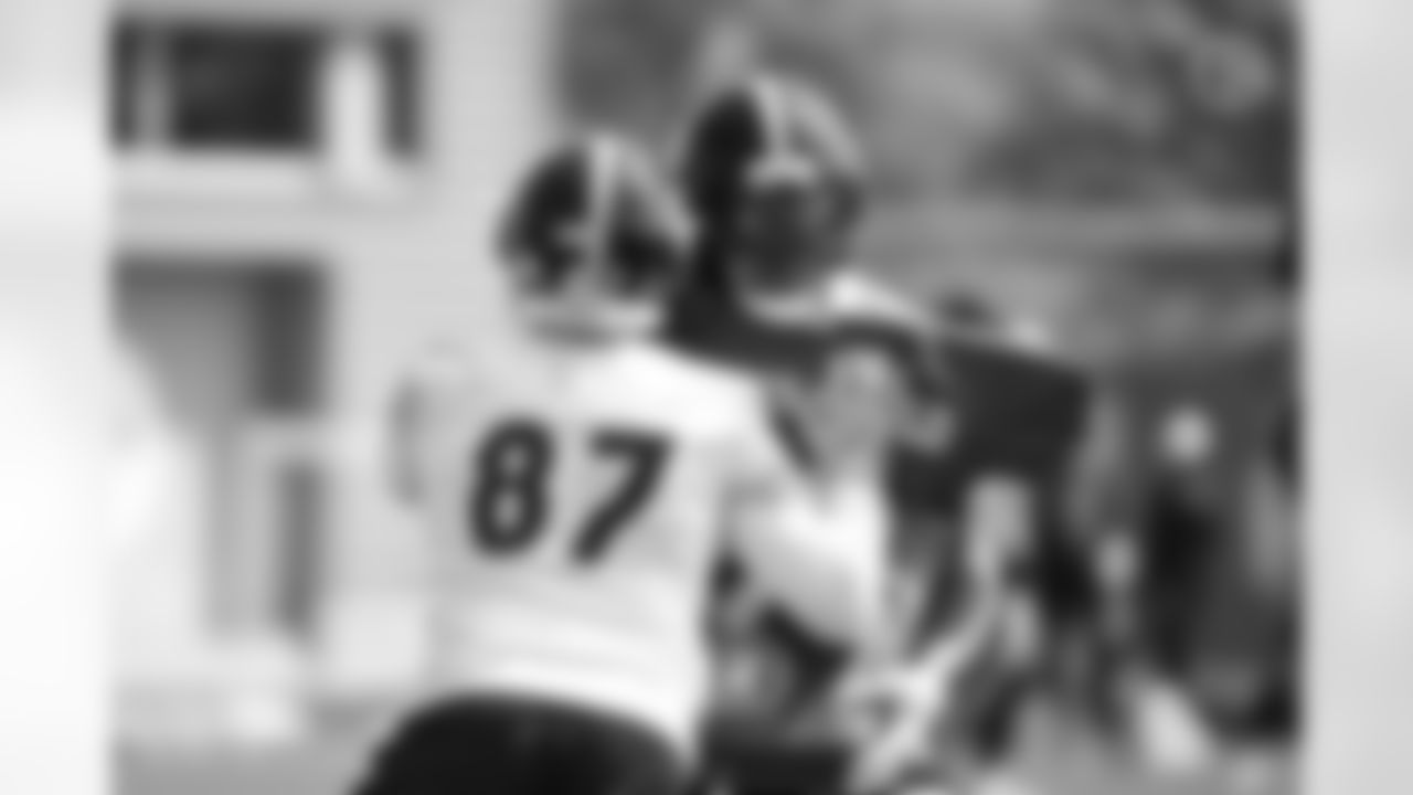 Pittsburgh Steelers tight end JJ Galbreath (87) and Pittsburgh Steelers offensive tackle Troy Fautanu (76) participates in the Organized Team Activities (OTAs), Wednesday June 4, 2025 at the UPMC Rooney Sports Complex. (Taylor Ollason/ Pittsburgh Steelers)