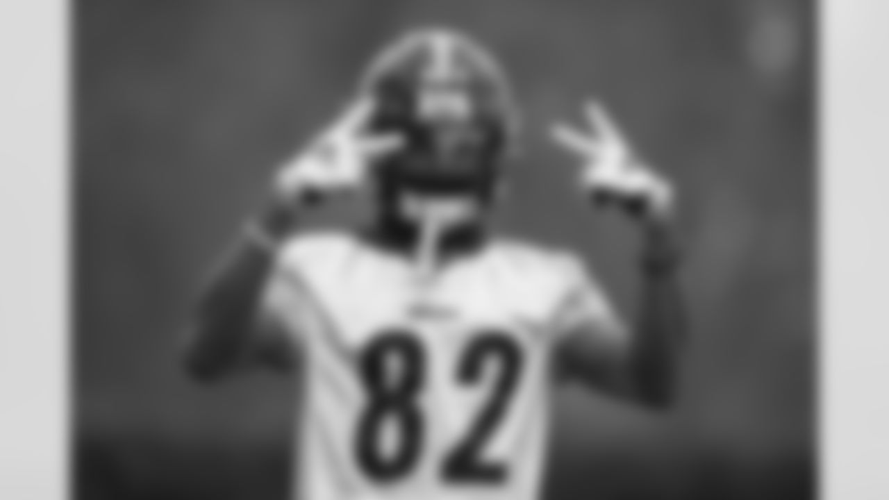 Pittsburgh Steelers wide receiver Dez Fitzpatrick (82) during practice at the UPMC Rooney Sports Complex preparing for a Week 16 matchup against the Cincinnati Bengals, Thursday, Dec. 21, 2023 in Pittsburgh, PA. (Karl Roser / Pittsburgh Steelers)