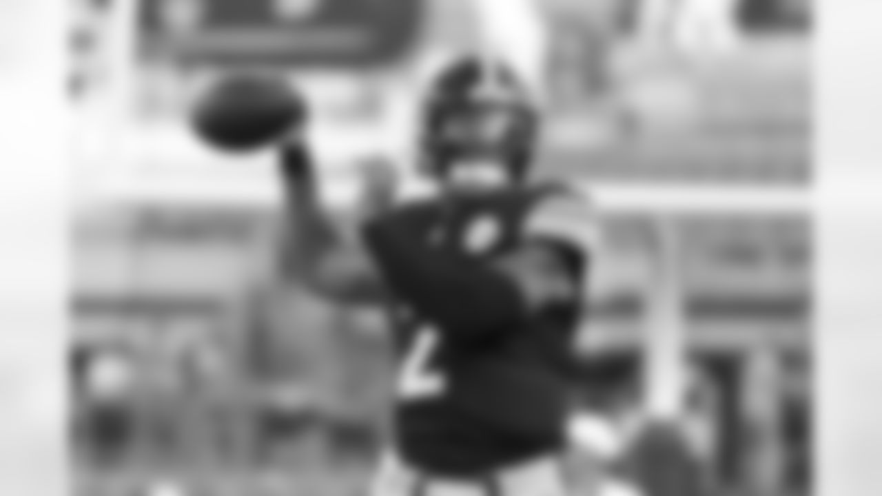 Pittsburgh Steelers quarterback Justin Fields (2) during a preseason game between the Pittsburgh Steelers and the Houston Texans, Friday, Aug. 9, 2024 in Pittsburgh, PA. (Harrison Barden / Pittsburgh Steelers)
