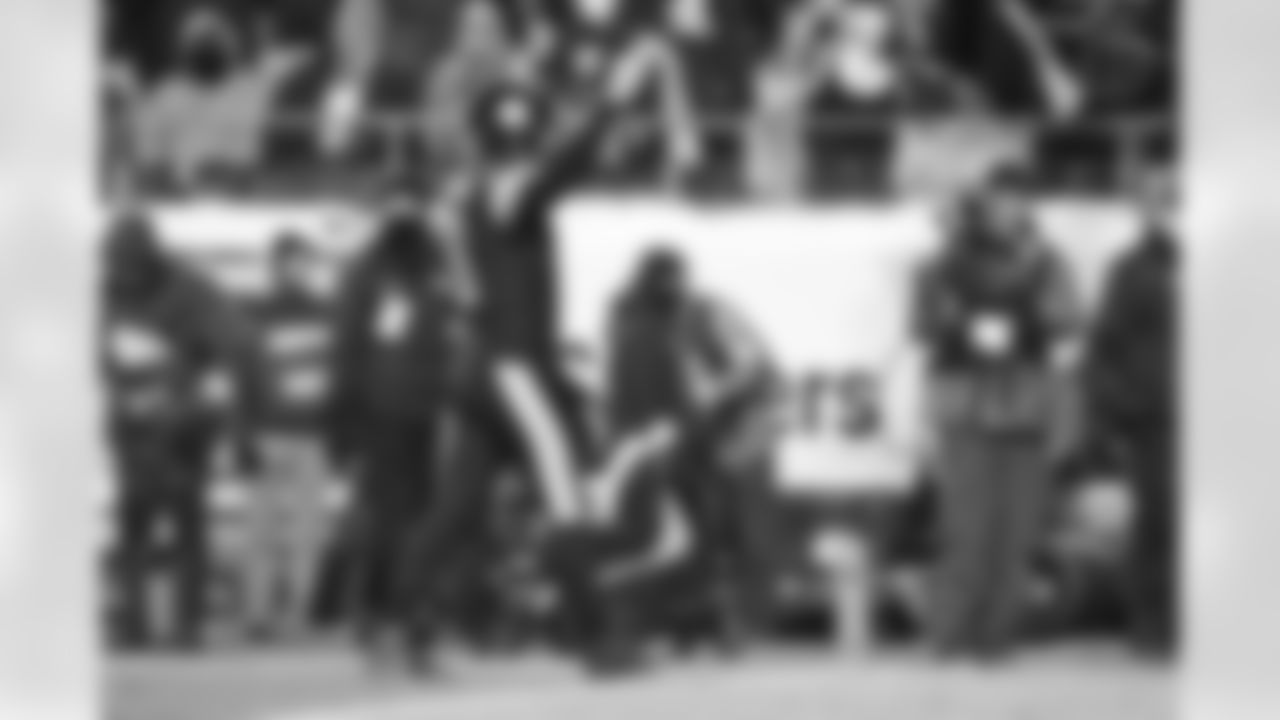 Pittsburgh Steelers quarterback Aaron Rodgers (8) during a regular season game between the Pittsburgh Steelers and the Miami Dolphins, Monday, Dec. 15, 2025 in Pittsburgh, PA. (Alysa Rubin / Pittsburgh Steelers)