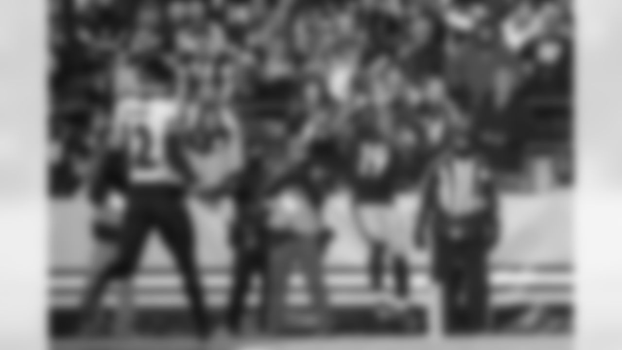 Pittsburgh Steelers wide receiver Calvin Austin III (19) catches a pass for a touchdown during a regular season game against the Baltimore Ravens, Sunday, Jan. 4, 2026 in Pittsburgh, PA. The Steelers defeated the Ravens 26-24. (Alysa Rubin / Pittsburgh Steelers)