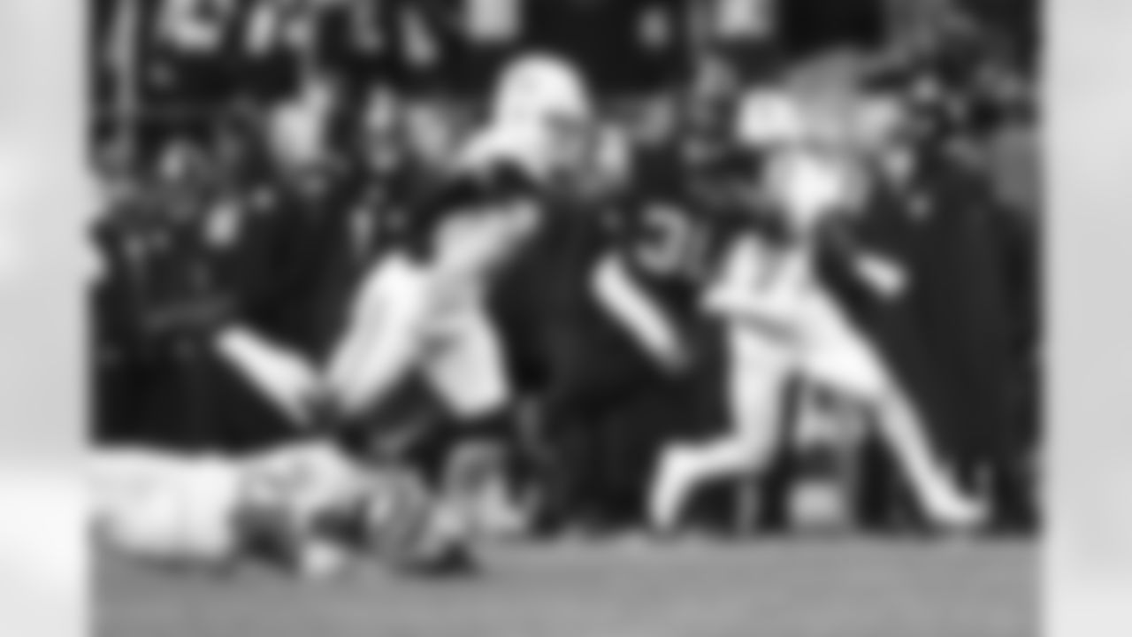 Pittsburgh Steelers running back Jaylen Warren (30) during a regular season game between the Pittsburgh Steelers and the Miami Dolphins, Monday, Dec. 15, 2025 in Pittsburgh, PA. (Jared Wickerham / Pittsburgh Steelers)