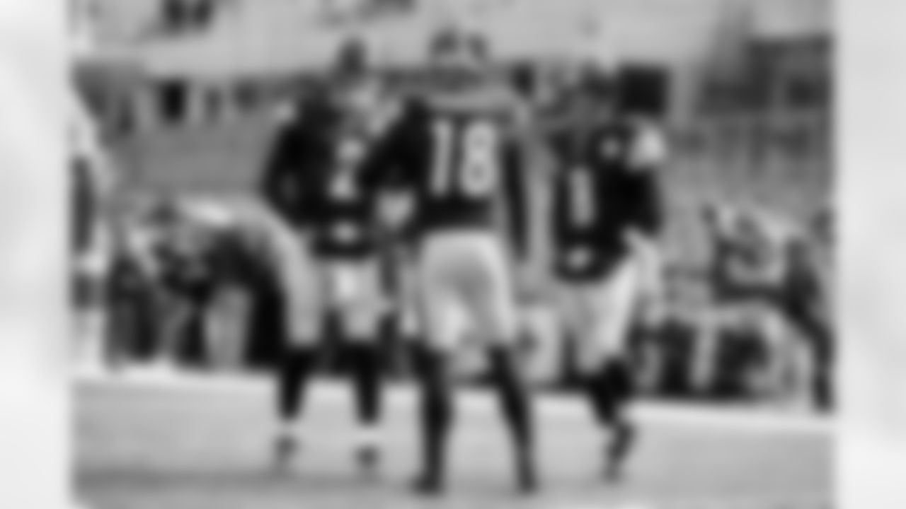 Pittsburgh Steelers quarterback Mason Rudolph (2), quarterback Aaron Rodgers (8) and quarterback Will Howard (18) during a regular season game between the Pittsburgh Steelers and the Cincinnati Bengals, Sunday, Nov. 16, 2025 in Pittsburgh, PA. (Karl Roser / Pittsburgh Steelers)