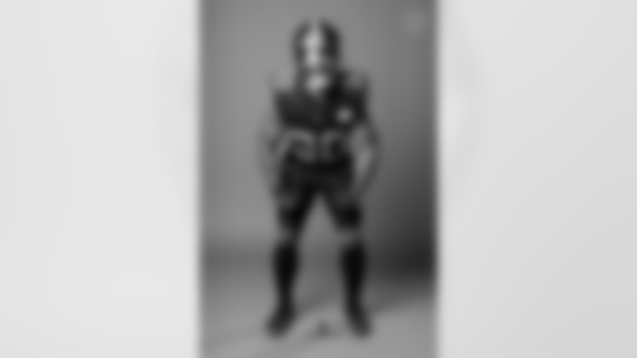 Pittsburgh Steelers running back Jaylen Warren (30) wears the color rush uniform during a photoshoot, Tuesday, Dec. 2, 2025 in Pittsburgh, PA. (Alysa Rubin / Pittsburgh Steelers)