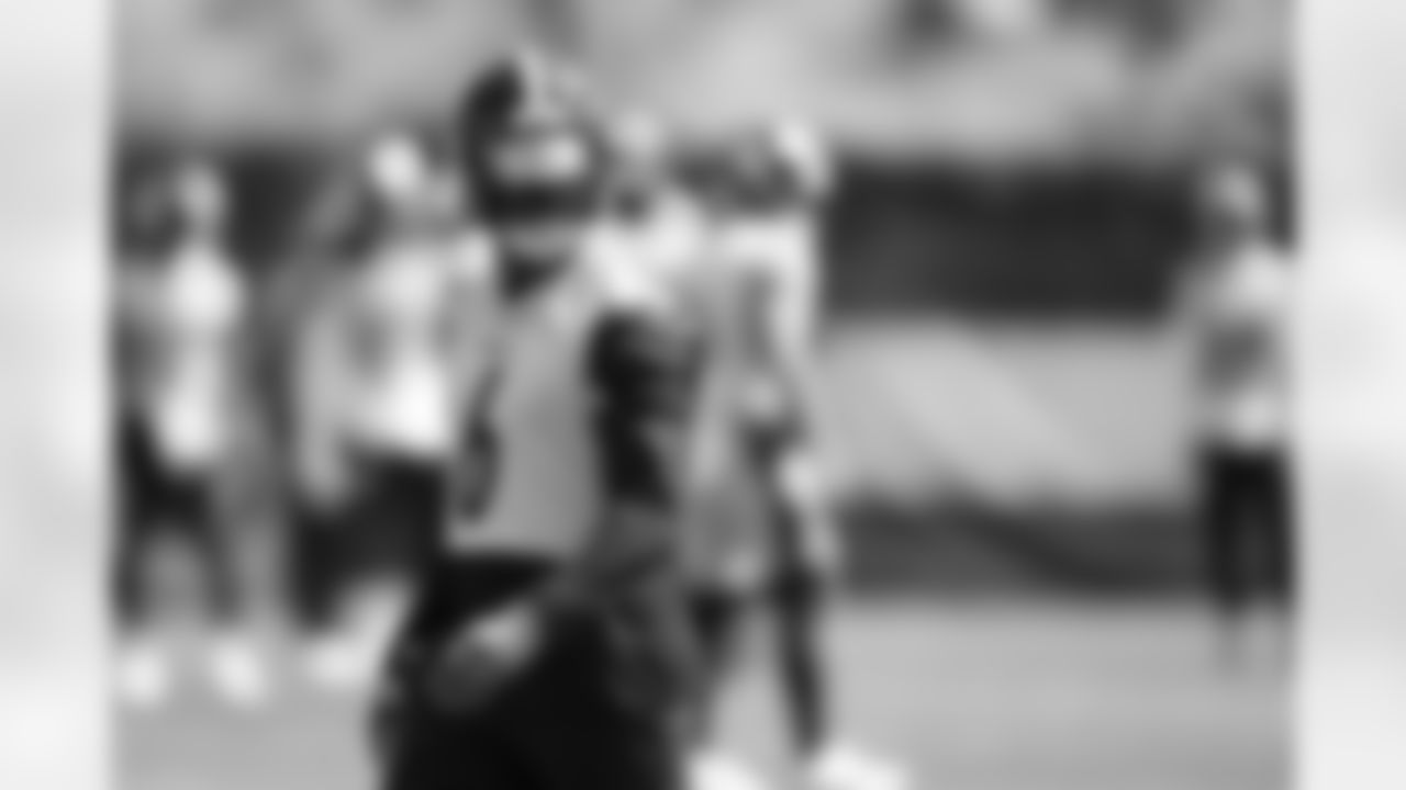 Pittsburgh Steelers linebacker Patrick Queen (6) during practice at the UPMC Rooney Sports Complex preparing for a Week 1 matchup against the Atlanta Falcons, Thursday, Sept. 5, 2024 in Pittsburgh, PA. (Karl Roser / Pittsburgh Steelers)
