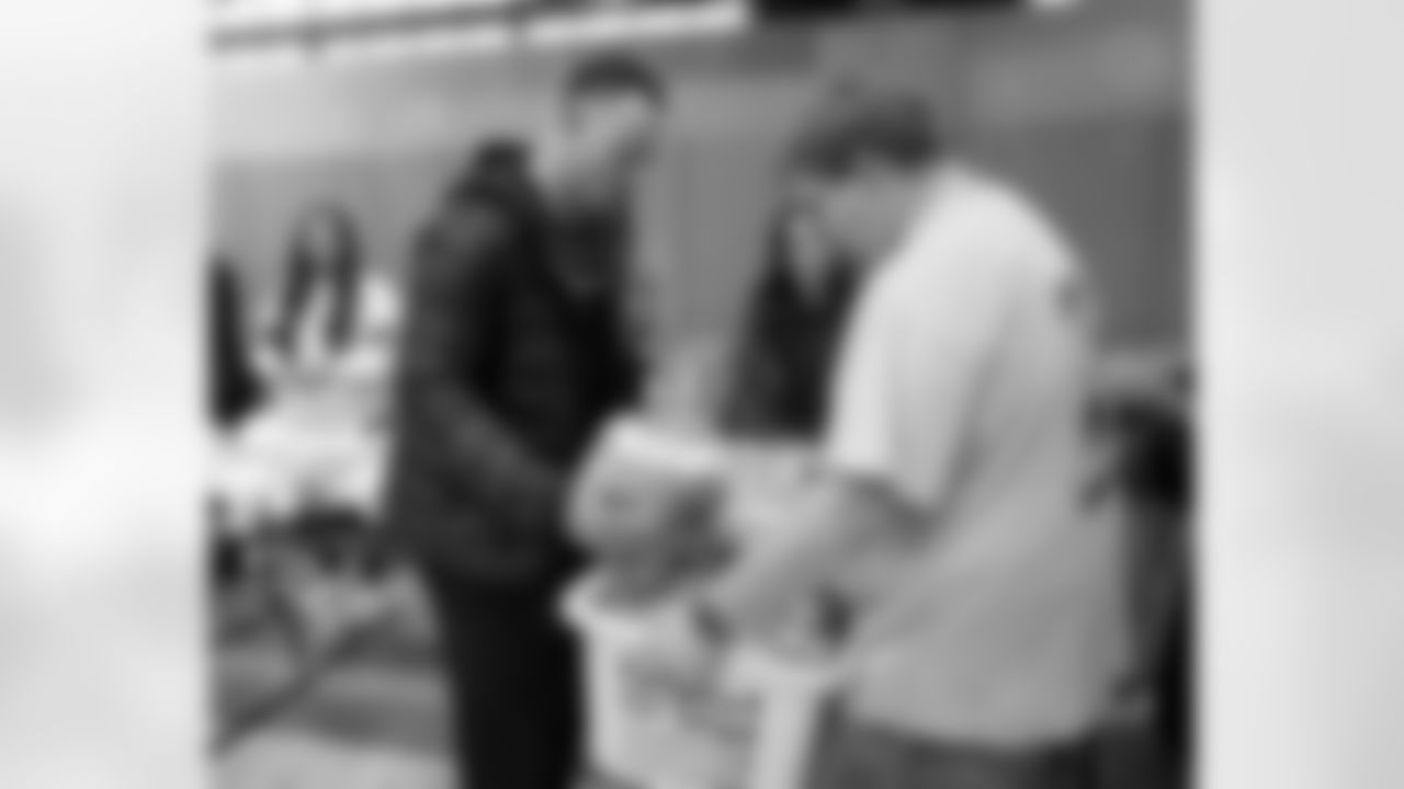 Pittsburgh Steelers linebacker Alex Highsmith (56) attended the Best of the Batch Thanksgiving Distribution, Friday, Nov. 21, 2025 in Homestead, PA. (Karl Roser / Pittsburgh Steelers)