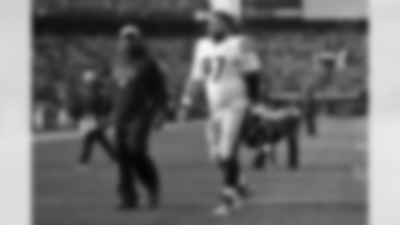 Pittsburgh Steelers head coach Mike Tomlin and Pittsburgh Steelers defensive tackle Cameron Heyward (97) during a regular season game between the Pittsburgh Steelers and the Baltimore Ravens, Sunday, Dec. 7, 2025 in Baltimore, MD. (Karl Roser / Pittsburgh Steelers)