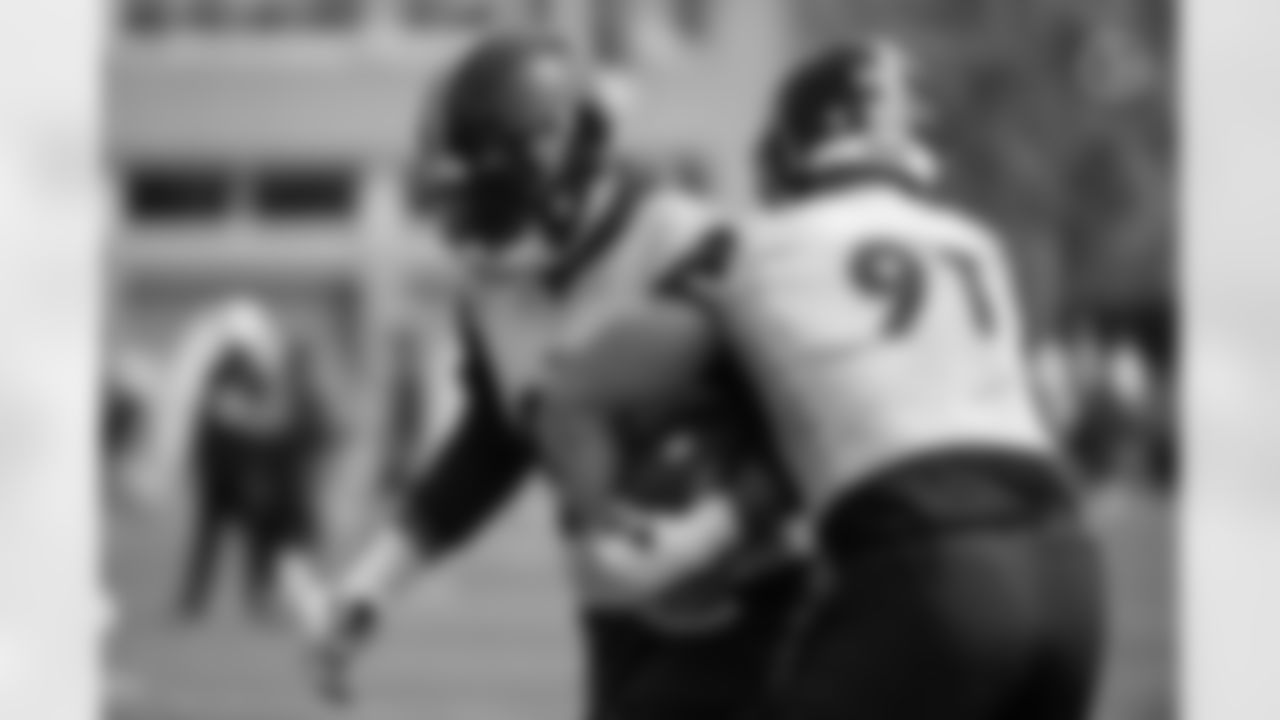 Pittsburgh Steelers defensive end Logan Lee (91) and Pittsburgh Steelers defensive tackle Cameron Heyward (97) participates in the Organized Team Activities (OTAs), Thursday June 5, 2025 at the UPMC Rooney Sports Complex. (Taylor Ollason / Pittsburgh Steelers)