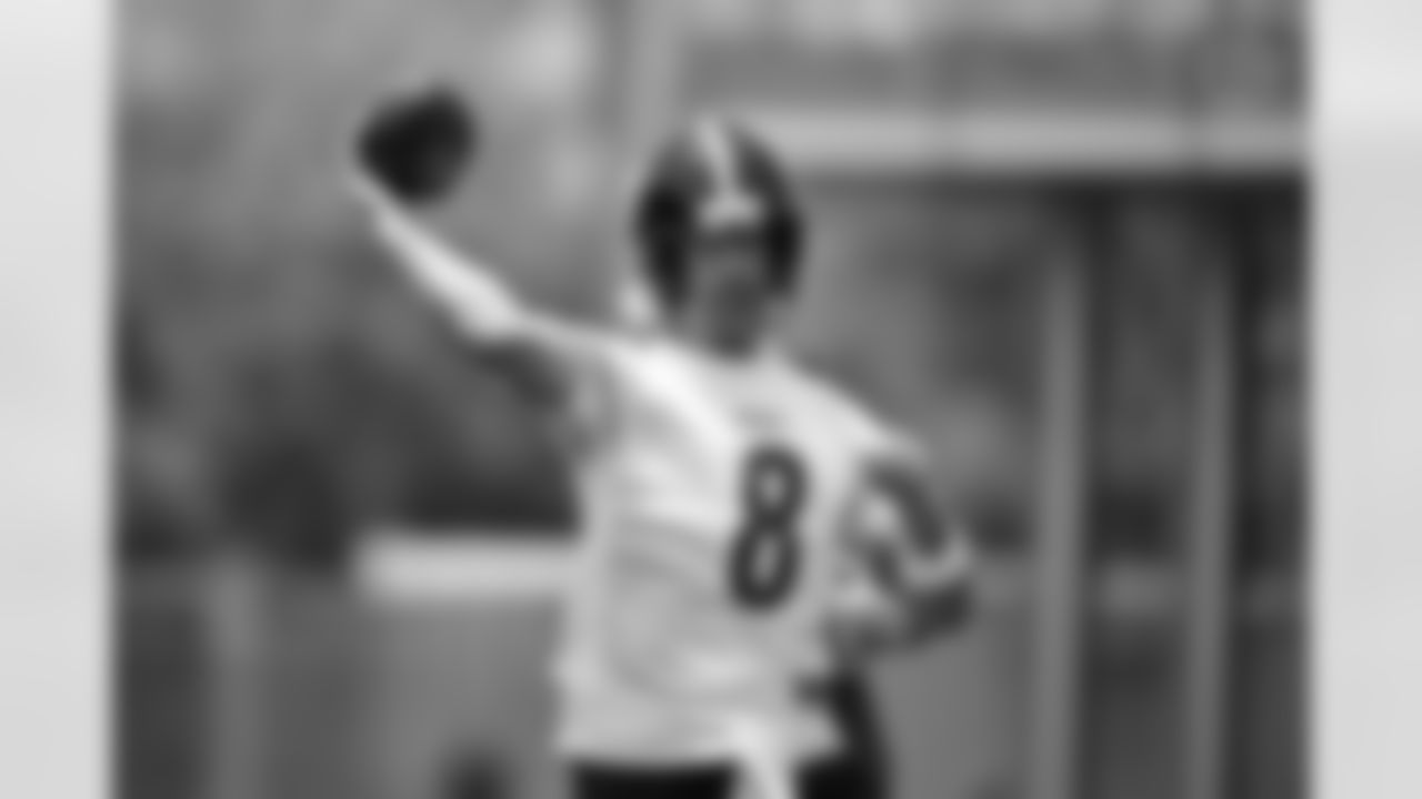 Pittsburgh Steelers quarterback Aaron Rodgers (8) practices at the UPMC Rooney Sports Complex during the 2025 minicamp, Tuesday June 10, 2025. (Karl Roser / Pittsburgh Steelers)