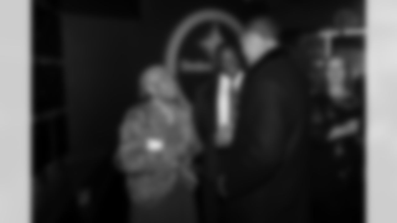 The Pittsburgh Steelers celebrate the 2025 Hall of Honor Class during the Hall of Honor Dinner Ceremony presented by U.S. Steel on Sunday, Dec. 14, 2025 in Pittsburgh, PA. (Karl Roser / Pittsburgh Steelers)