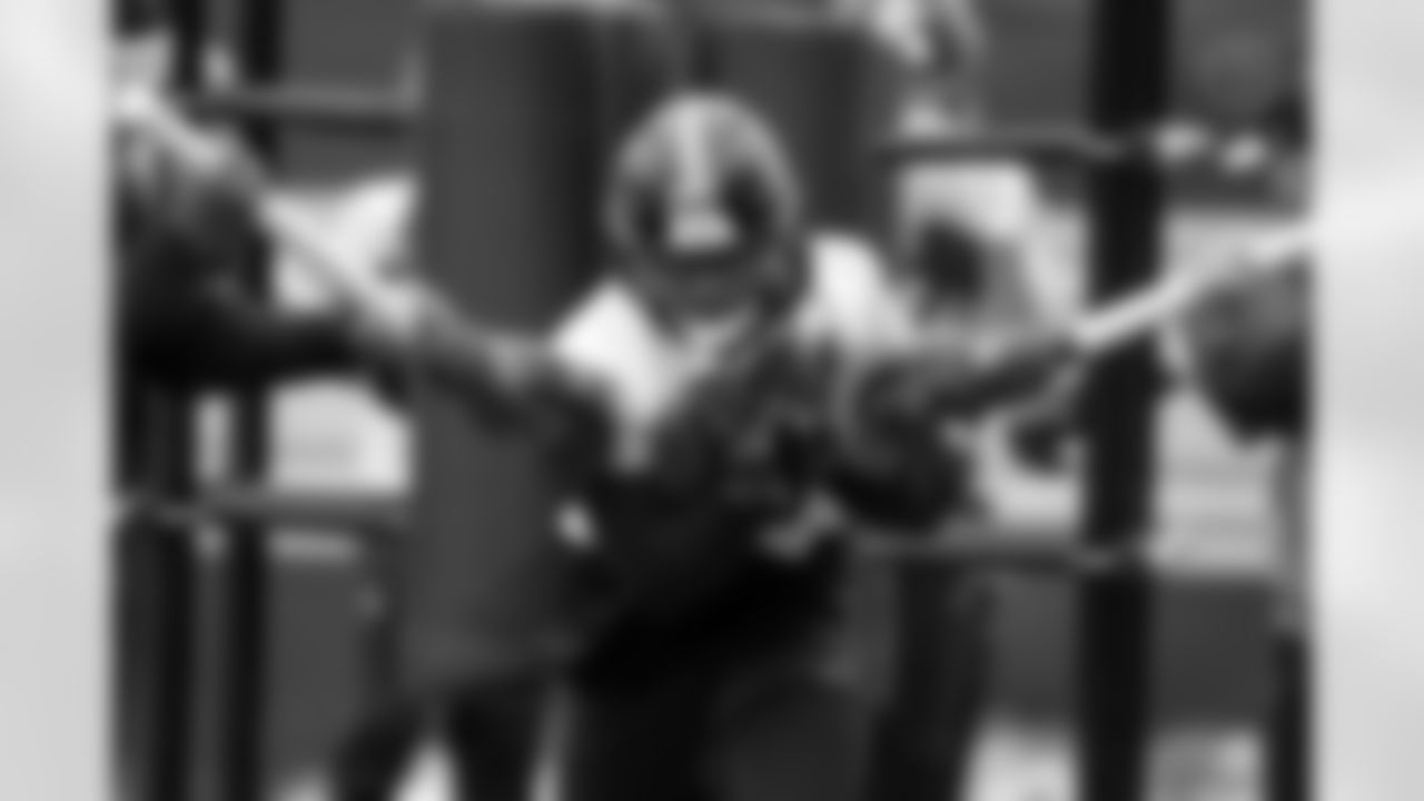 Pittsburgh Steelers tight end Jonnu Smith (81) during practice at the UPMC Rooney Sports Complex preparing for a Wild Card matchup against the Houston Texans, Friday, Jan. 9, 2026 in Pittsburgh, PA. (Karl Roser / Pittsburgh Steelers)