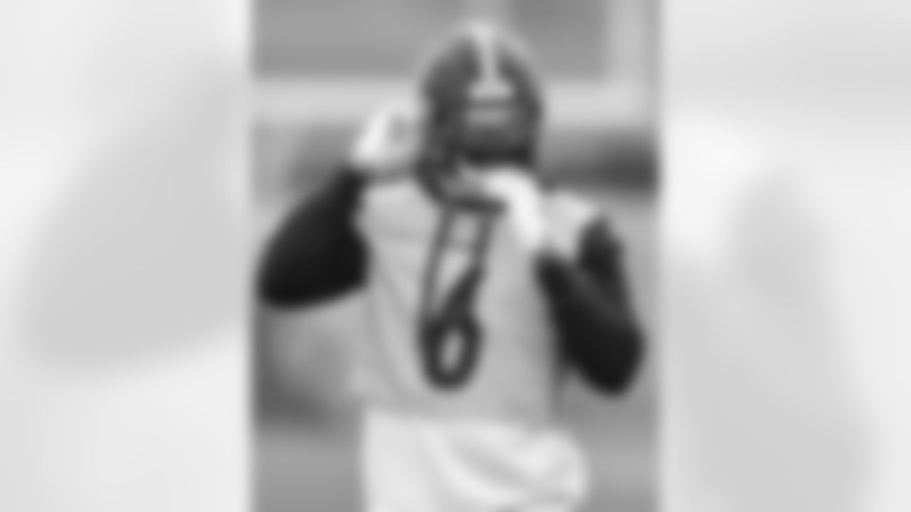 Pittsburgh Steelers linebacker Patrick Queen (6) during practice at the UPMC Rooney Sports Complex preparing for a Week 12 matchup against the Chicago Bears, Thursday, Nov. 20, 2025 in Pittsburgh, PA. (Karl Roser / Pittsburgh Steelers)