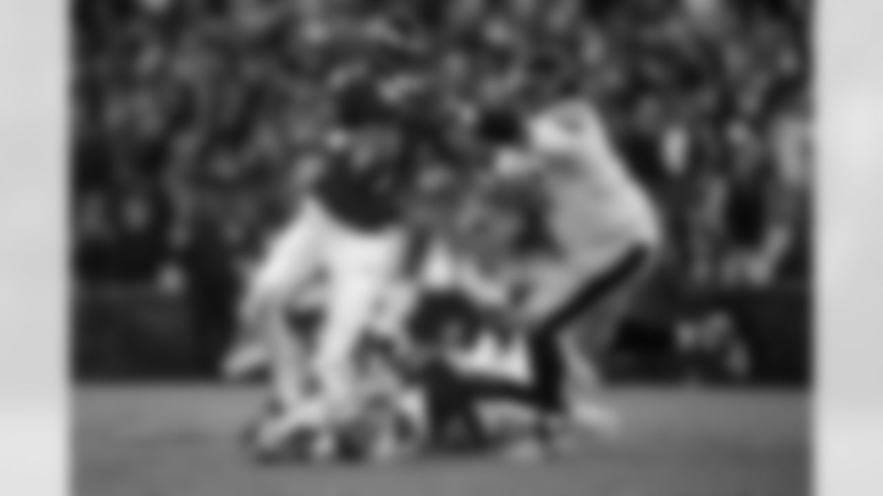 Pittsburgh Steelers linebacker Alex Highsmith (56) sacks Baltimore Ravens quarterback Lamar Jackson (8) during a regular season game, Sunday, Dec. 7, 2025 in Baltimore, MD. The Steelers defeated the Ravens 27-22. (Alysa Rubin / Pittsburgh Steelers)