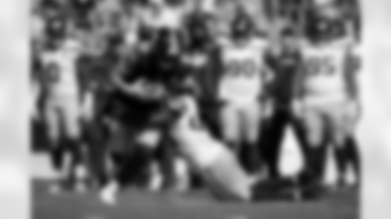 Pittsburgh Steelers tight end Pat Freiermuth (88) runs the ball during a regular season game between the Pittsburgh Steelers and the Seattle Seahawks, Sunday, Sept. 14, 2025 in Pittsburgh, PA. The Seahawks beat the Steelers 31-17. (Karl Roser / Pittsburgh Steelers)