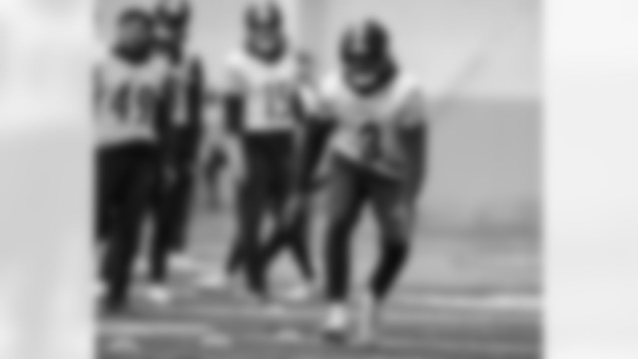 Pittsburgh Steelers punter Corliss Waitman (3) during practice at the UPMC Rooney Sports Complex preparing for a Week 17 matchup against the Cleveland Browns, Friday, Dec. 26, 2025 in Pittsburgh, PA. (Karl Roser / Pittsburgh Steelers)