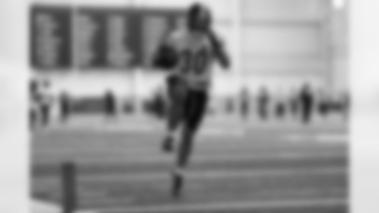 Pittsburgh Steelers running back Jaylen Warren (30) during practice at the UPMC Rooney Sports Complex preparing for a Wild Card matchup against the Houston Texans, Saturday, Jan. 10, 2026 in Pittsburgh, PA. (Alysa Rubin / Pittsburgh Steelers)