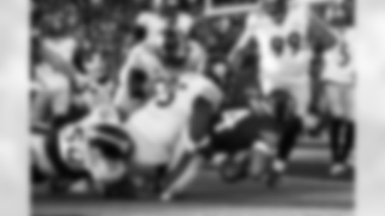 Pittsburgh Steelers defensive tackle Keeanu Benton (95), Pittsburgh Steelers linebacker Malik Harrison (50) and Pittsburgh Steelers defensive tackle Cameron Heyward (97) during a regular season game between the Pittsburgh Steelers and the Chicago Bears, Sunday, Nov. 23, 2025 in Chicago, IL. (Alysa Rubin / Pittsburgh Steelers)