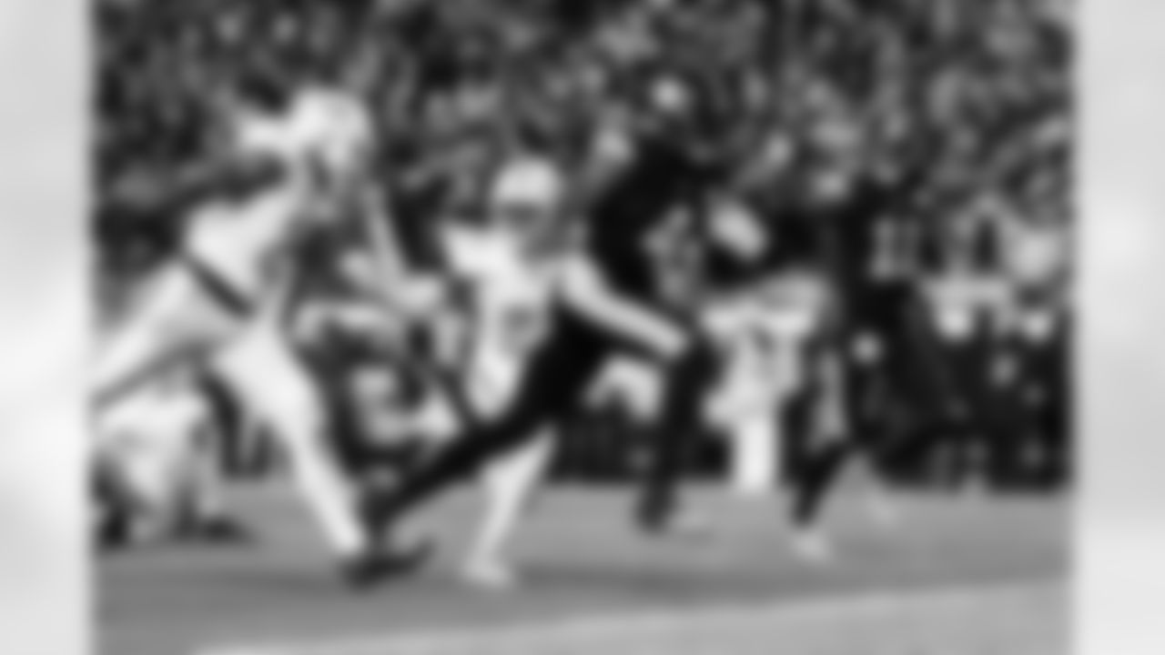 Pittsburgh Steelers wide receiver DK Metcalf (4) runs for a touchdown during a regular season game against the Miami Dolphins, Monday, Dec. 15, 2025 in Pittsburgh, PA. The Steelers defeated the Dolphins 28-15. (Alysa Rubin / Pittsburgh Steelers)