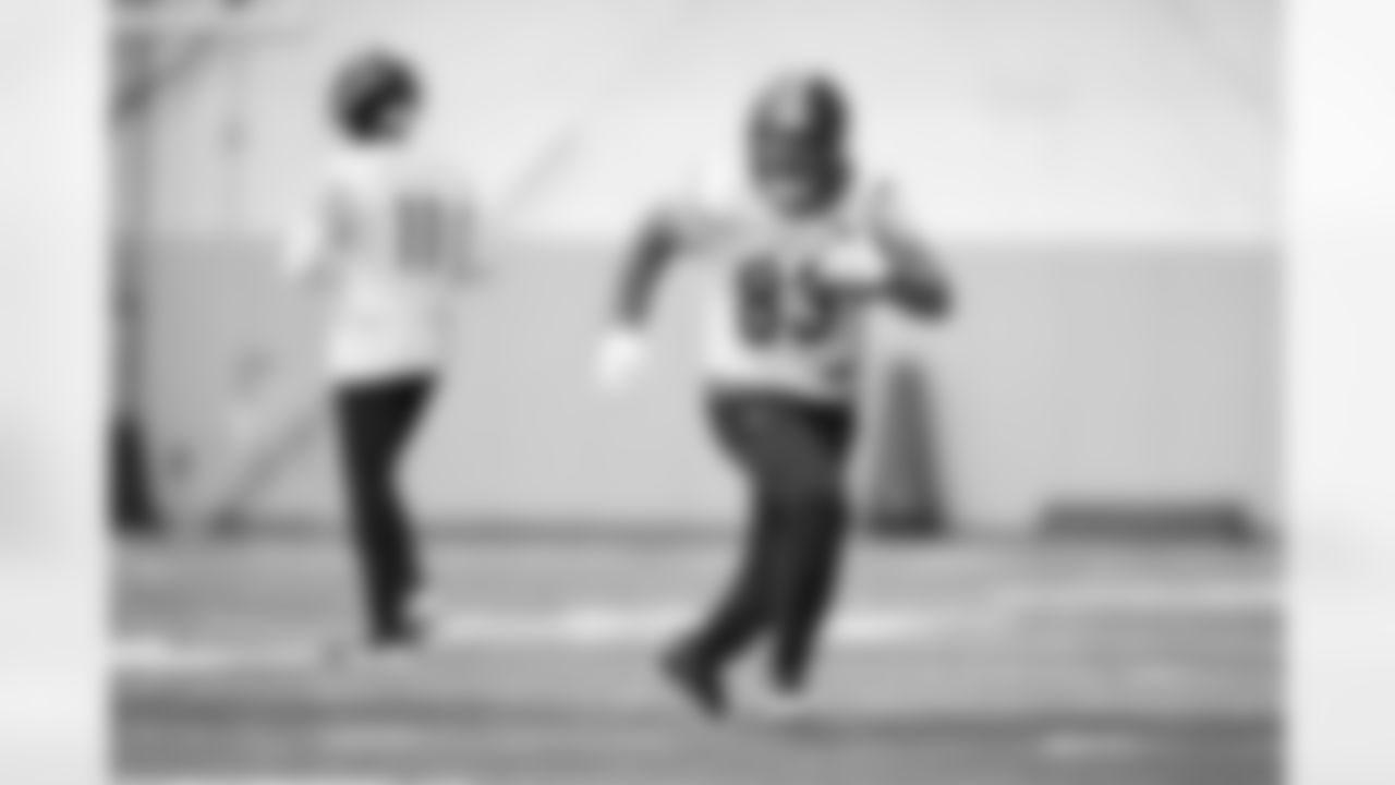 Pittsburgh Steelers tight end/fullback Connor Heyward (83) during practice at the UPMC Rooney Sports Complex preparing for a Week 14 matchup against the Baltimore Ravens, Friday, Dec. 5, 2025 in Pittsburgh, PA. (Karl Roser / Pittsburgh Steelers)