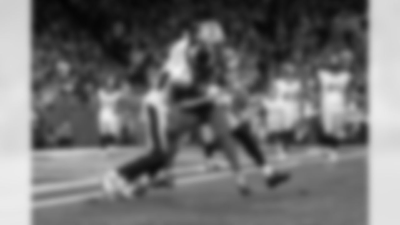 Pittsburgh Steelers cornerback Joey Porter Jr. (24) and Pittsburgh Steelers cornerback Jalen Ramsey (5) tackle their opponent during a regular season game against the Detroit Lions, Sunday, Dec. 21, 2025 in Detroit, MI. The Steelers defeated the Lions 29-24. (Alysa Rubin / Pittsburgh Steelers)