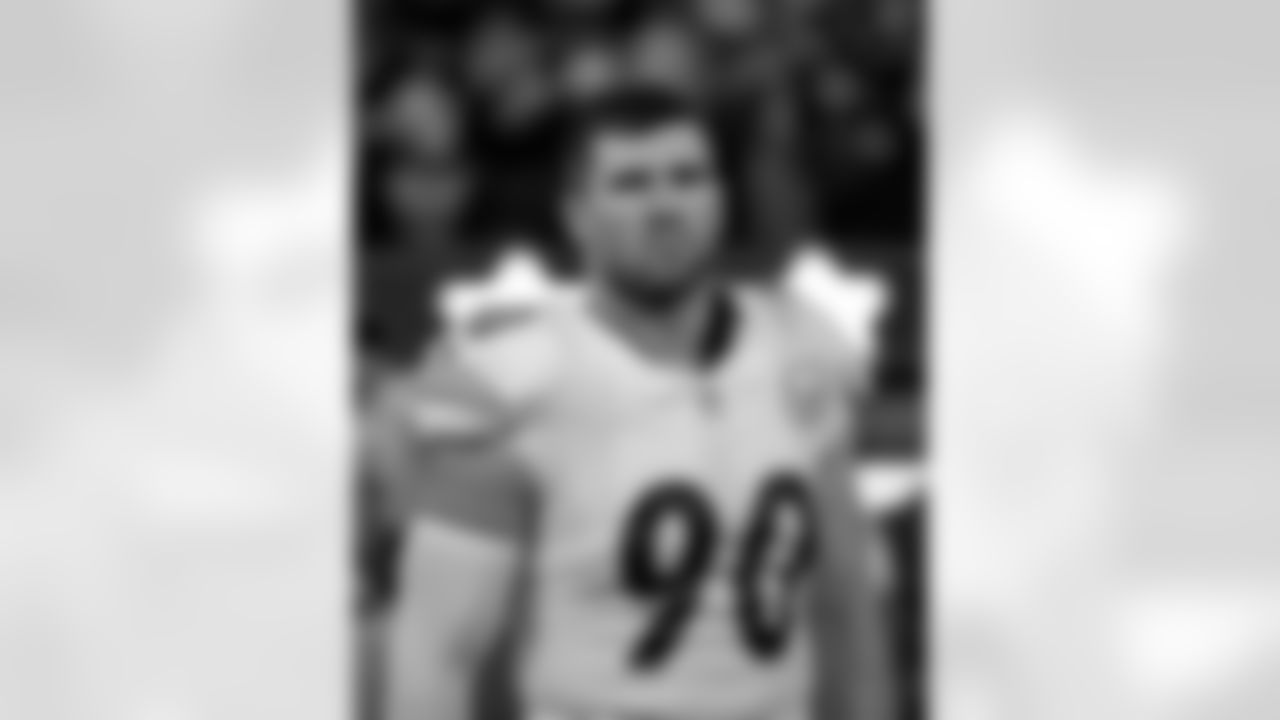 Pittsburgh Steelers linebacker T.J. Watt (90) prior to a regular season game between the Pittsburgh Steelers and the Los Angeles Chargers, Sunday, Nov. 9, 2025 in Inglewood, CA. The Chargers beat the Steelers 25-10. (Alysa Rubin / Pittsburgh Steelers)