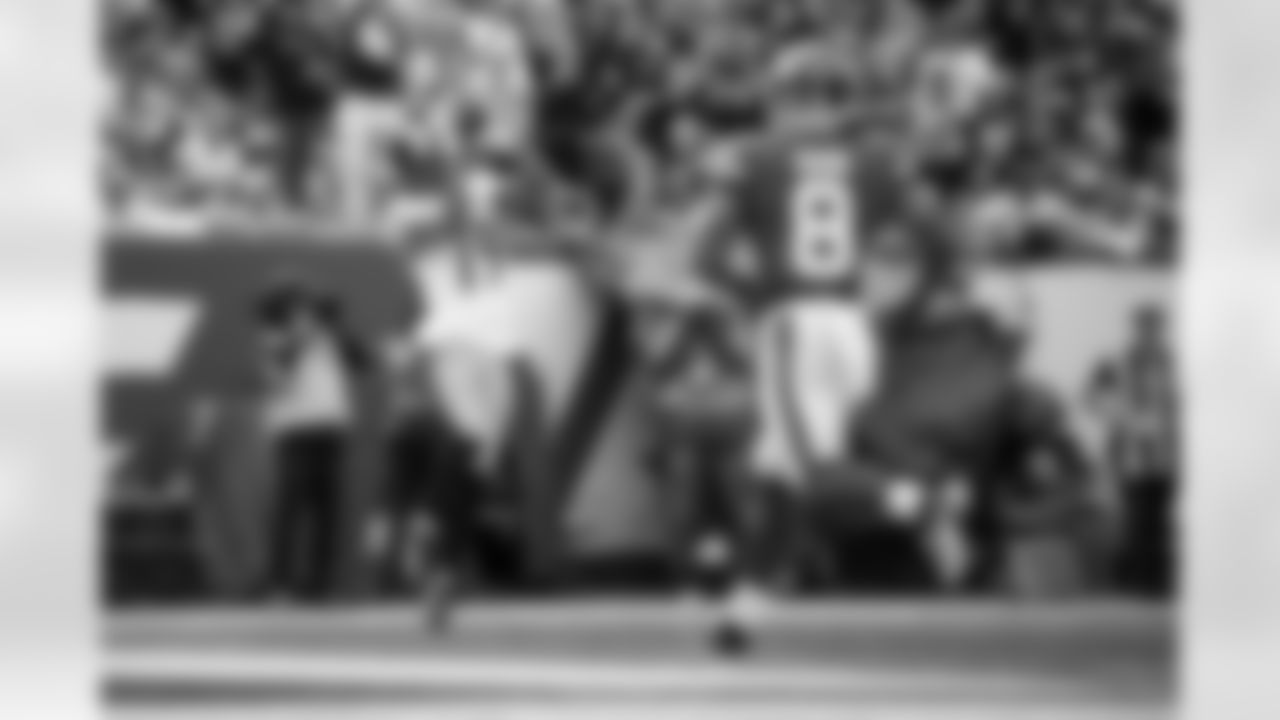 Pittsburgh Steelers wide receiver Calvin Austin III (19) scores a touchdown during a regular season game against the New York Jets, Sunday, Sept. 7, 2025 in East Rutherford, NJ. The Steelers defeated the Jets 34-32. (Alysa Rubin / Pittsburgh Steelers)