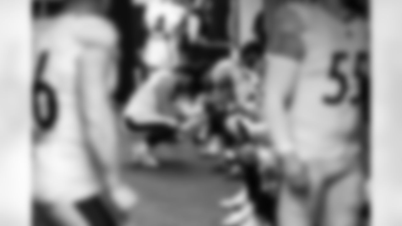 Pittsburgh Steelers defensive end Logan Lee (91) and Pittsburgh Steelers defensive end Yahya Black (94) prior to a regular season game between the Pittsburgh Steelers and the Detroit Lions, Sunday, Dec. 21, 2025 in Detroit, MI. The Steelers defeated the Lions 29-24. (Karl Roser / Pittsburgh Steelers)