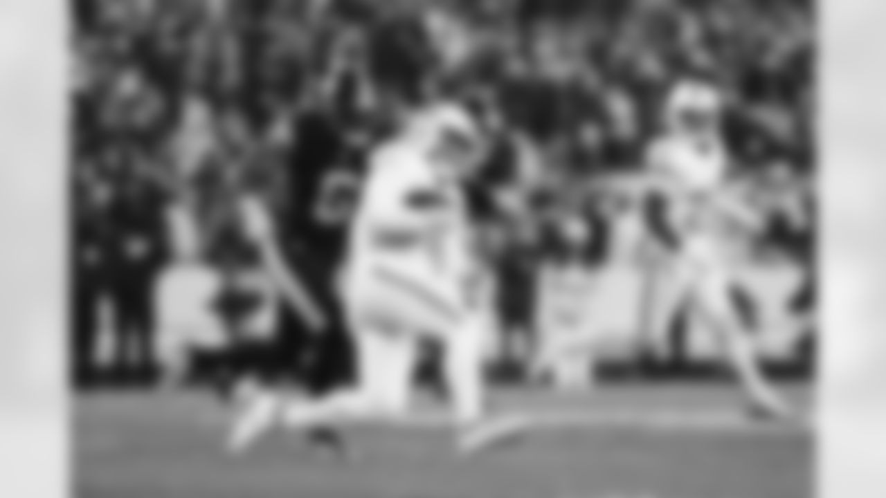 Pittsburgh Steelers linebacker Patrick Queen (6) during a regular season game between the Pittsburgh Steelers and the Miami Dolphins, Monday, Dec. 15, 2025 in Pittsburgh, PA. (Taylor Ollason / Pittsburgh Steelers)