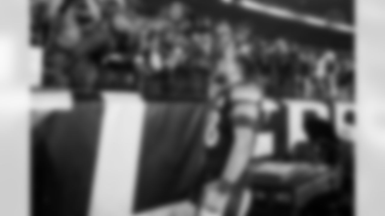 Pittsburgh Steelers tight end Pat Freiermuth (88) celebrates following a regular season game against the Baltimore Ravens, Sunday, Jan. 4, 2026 in Pittsburgh, PA. The Steelers defeated the Ravens 26-24. (Alysa Rubin / Pittsburgh Steelers)