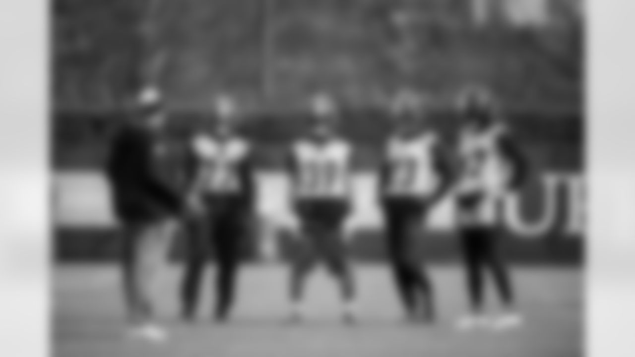 Pittsburgh Steelers cornerback Asante Samuel Jr. (22), Pittsburgh Steelers defensive back Daryl Porter (39), Pittsburgh Steelers cornerback Darius Slay (23), Pittsburgh Steelers cornerback James Pierre (42), and Pittsburgh Steelers defensive coordinator Teryl Austin during practice at the UPMC Rooney Sports Complex preparing for a Week 13 matchup against the Buffalo Bills, Wednesday, Nov. 26, 2025 in Pittsburgh, PA. (Karl Roser / Pittsburgh Steelers)