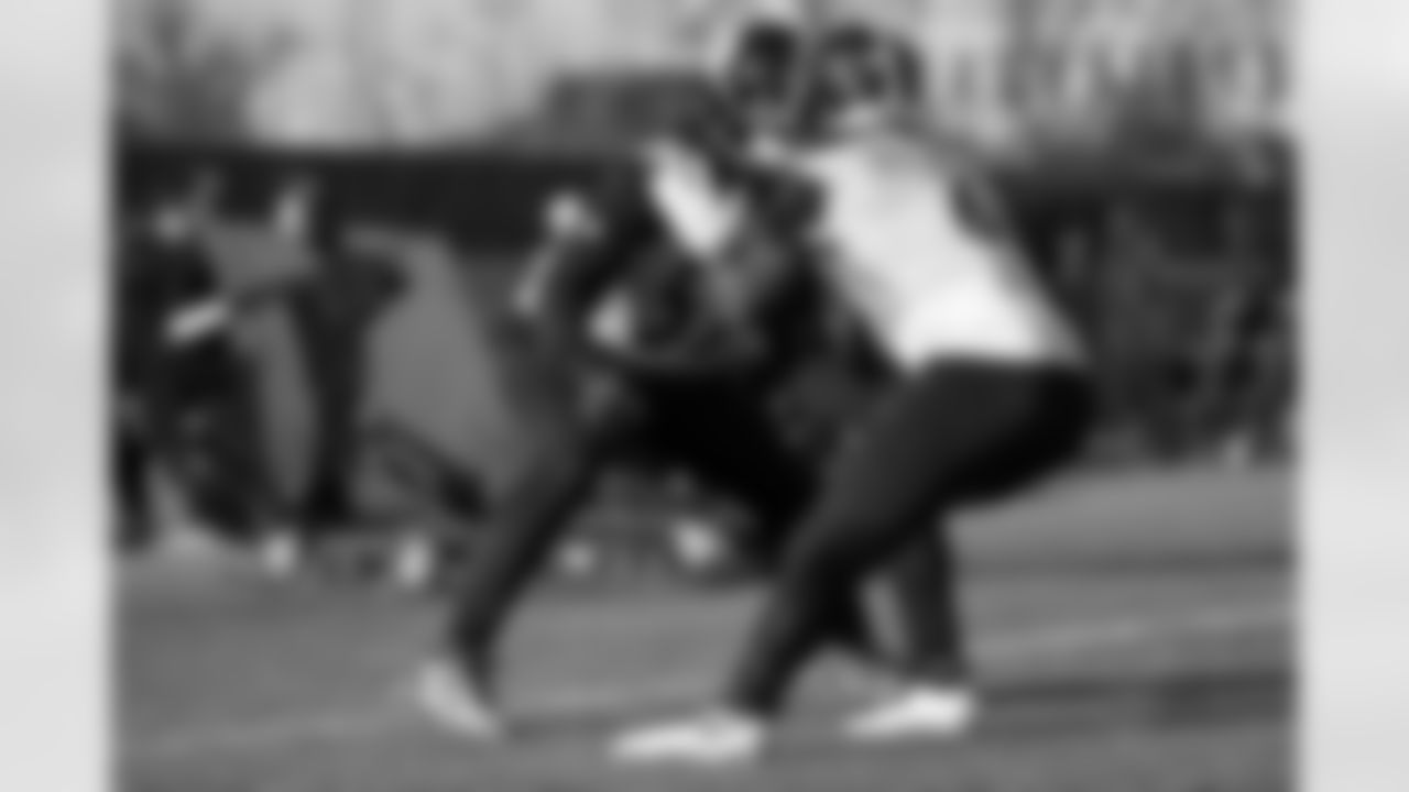 Pittsburgh Steelers linebacker Kana'i Mauga (57) and Pittsburgh Steelers linebacker Patrick Queen (6) during practice at the UPMC Rooney Sports Complex preparing for a Week 16 matchup against the Detroit Lions, Thursday, Dec. 18, 2025 in Pittsburgh, PA. (Alysa Rubin / Pittsburgh Steelers)