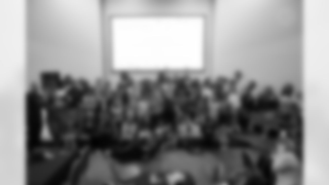 Pittsburgh Steelers running back Trey Sermon (37) hosted kids from Amachi Pittsburgh for a game night at Dave and Busters on Friday, Dec. 12/12/25, 2025 in Pittsburgh, PA. (Marc Cardillo/ Pittsburgh Steelers)