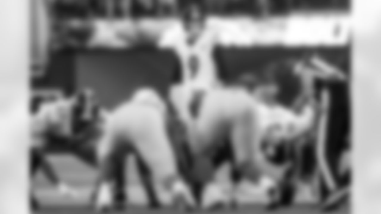 Pittsburgh Steelers kicker Chris Boswell (9) prepares to kick a field goal during a regular season game against the Los Angeles Chargers, Sunday, Nov. 9, 2025 in Inglewood, CA. The Chargers beat the Steelers 25-10. (Alysa Rubin / Pittsburgh Steelers)