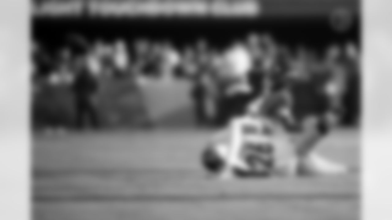 Pittsburgh Steelers cornerback Brandin Echols (26) breaks up a pass during a regular season game against the Baltimore Ravens, Sunday, Dec. 7, 2025 in Baltimore, MD. The Steelers defeated the Ravens 27-22. (Alysa Rubin / Pittsburgh Steelers)