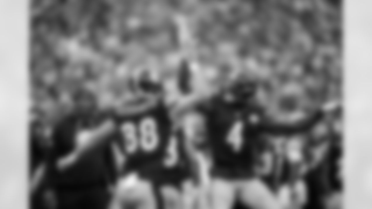 Pittsburgh Steelers tight end Pat Freiermuth (88) and Pittsburgh Steelers wide receiver DK Metcalf (4) during a regular season game between the Pittsburgh Steelers and the Indianapolis Colts, Sunday, Nov. 2, 2025 in Pittsburgh, PA. The Steelers defeated the Colts 27-20. (Karl Roser / Pittsburgh Steelers)