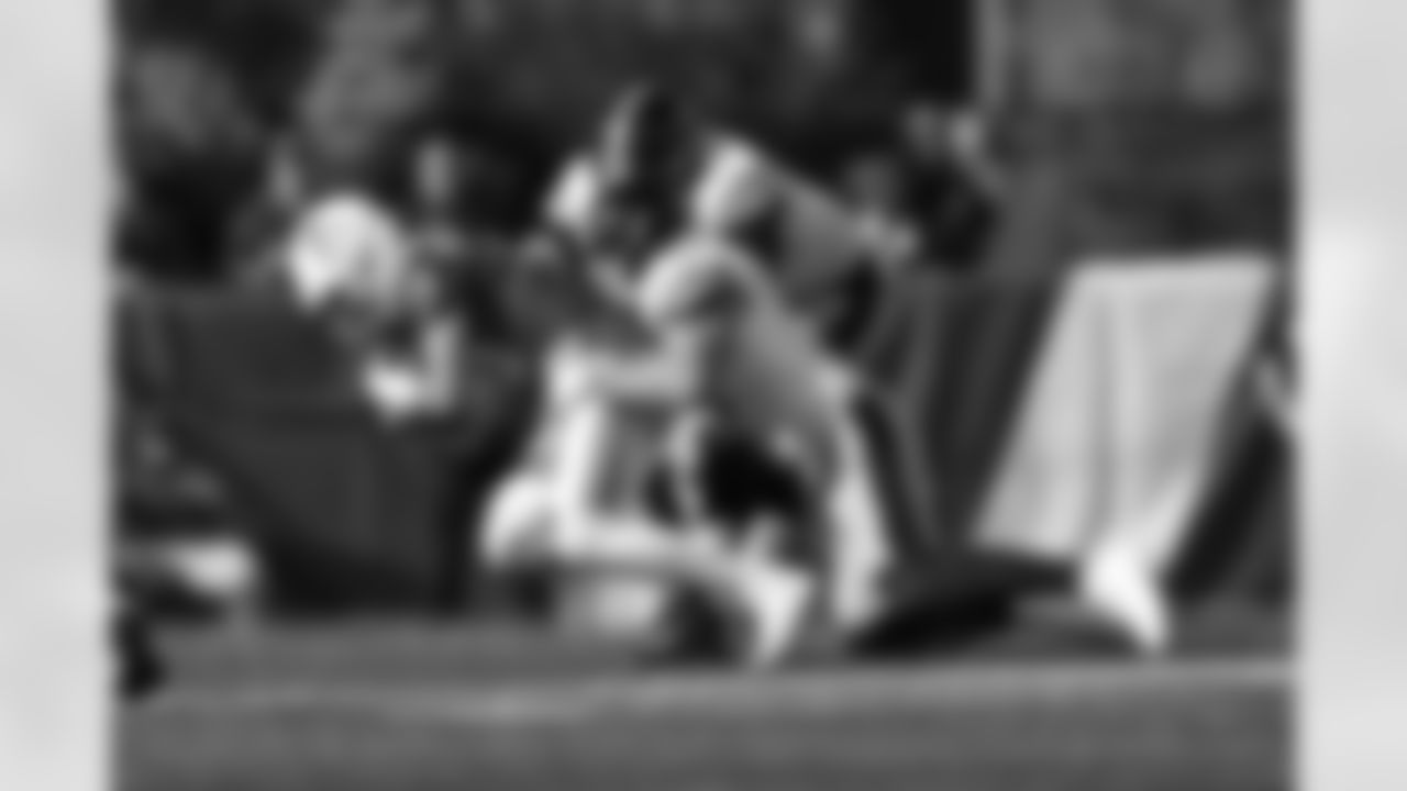 Pittsburgh Steelers linebacker T.J. Watt (90) and Pittsburgh Steelers defensive tackle Cameron Heyward (97) during a regular season game between the Pittsburgh Steelers and the New England Patriots, Sunday, Sept. 21, 2025 in Foxborough, MA. (Karl Roser / Pittsburgh Steelers)
