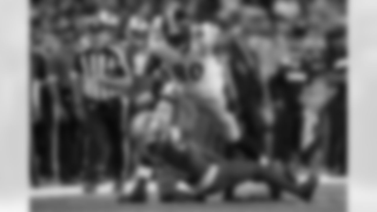 Pittsburgh Steelers tight end Darnell Washington (80) runs the ball during a regular season game against the Detroit Lions, Sunday, Dec. 21, 2025 in Detroit, MI. The Steelers defeated the Lions 29-24. (Alysa Rubin / Pittsburgh Steelers)