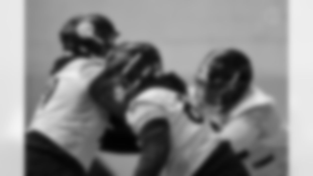 Pittsburgh Steelers offensive tackle Troy Fautanu (76) and Pittsburgh Steelers guard Mason McCormick (66) during practice at the UPMC Rooney Sports Complex preparing for a Wild Card matchup against the Houston Texans, Saturday, Jan. 10, 2026 in Pittsburgh, PA. (Alysa Rubin / Pittsburgh Steelers)