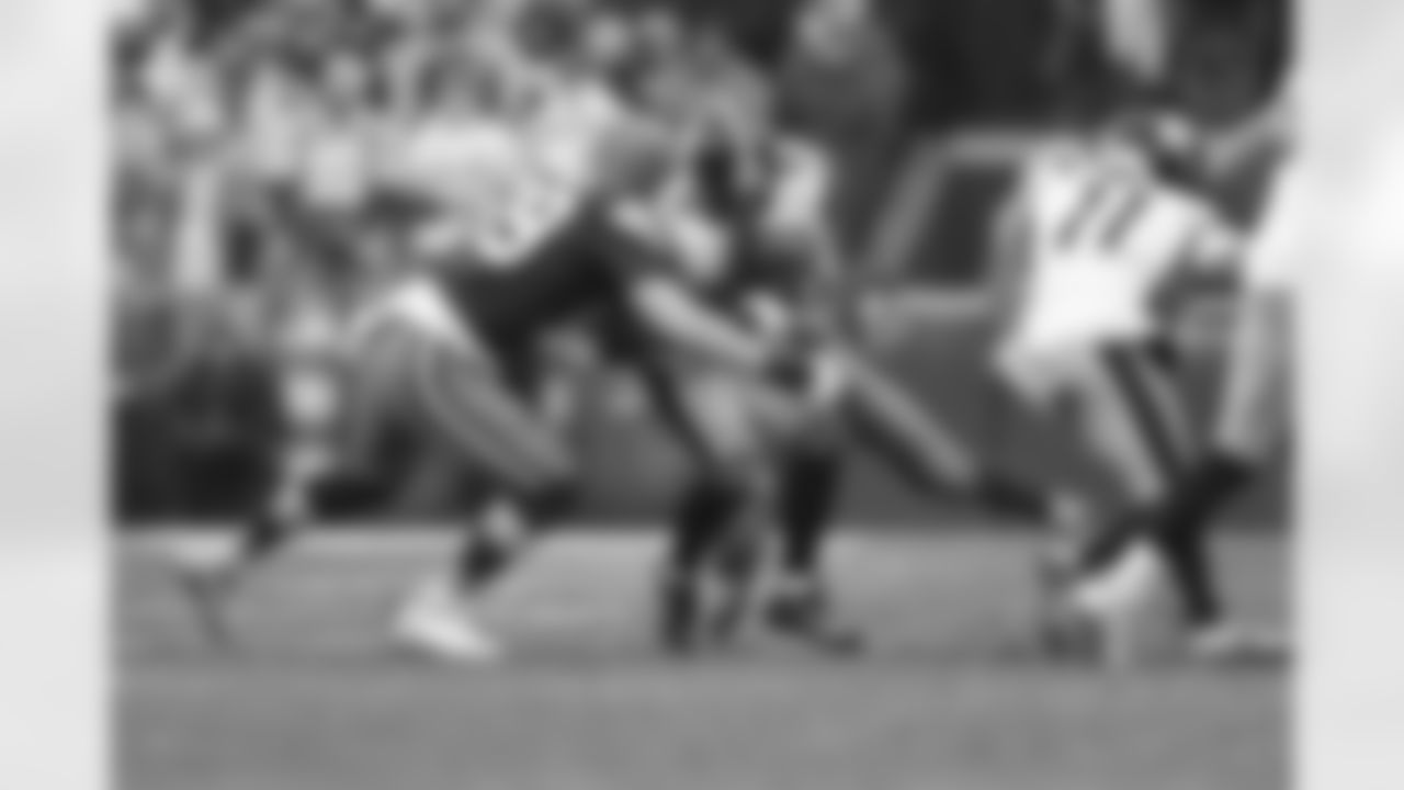 Pittsburgh Steelers running back Jaylen Warren (30) during a regular season game between the Pittsburgh Steelers and the Cleveland Browns, Sunday, Dec. 28, 2025 in Cleveland, OH. (Alysa Rubin / Pittsburgh Steelers)