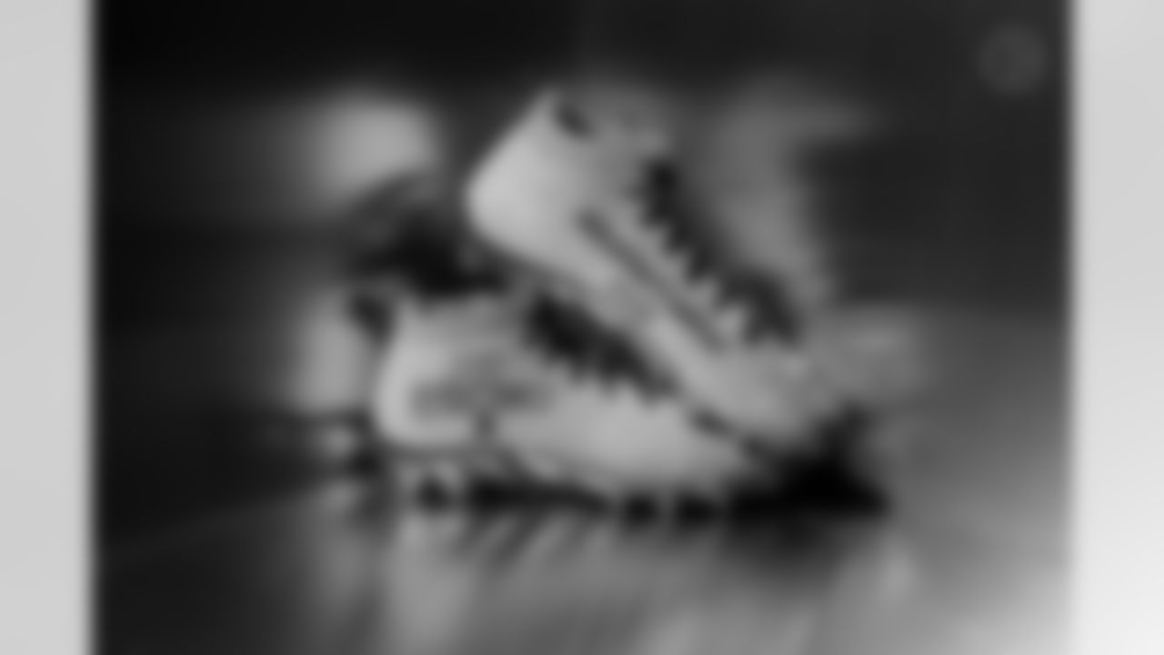 Pittsburgh Steelers linebacker Jack Sawyer (33) will showcase his custom cleats supporting JBS Strong during Week 13. (Alysa Rubin / Pittsburgh Steelers)