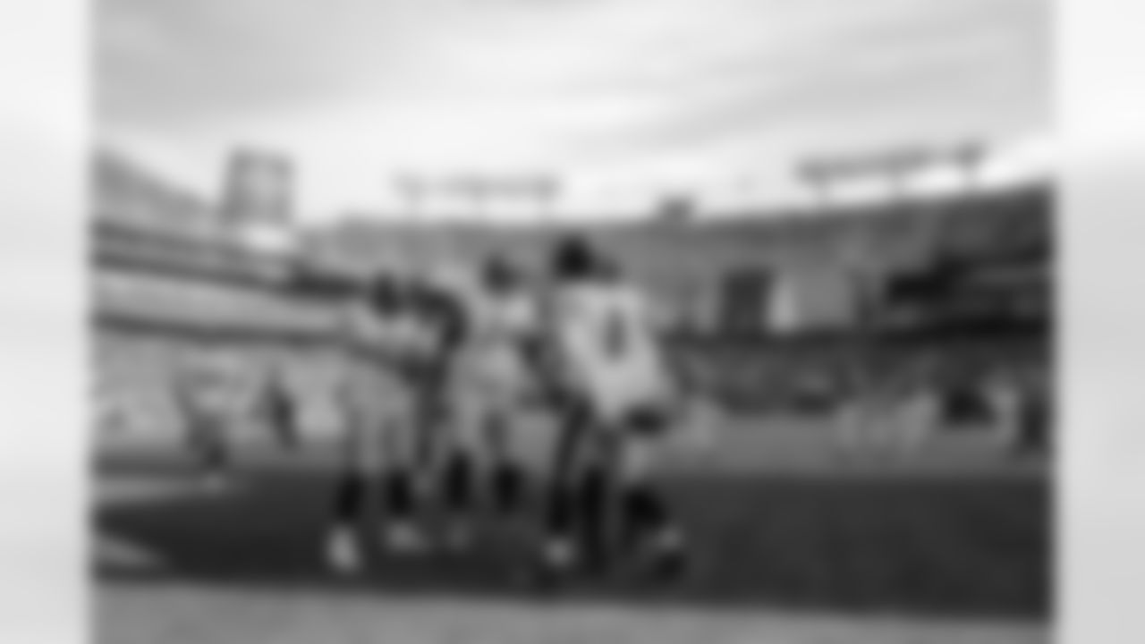 Pittsburgh Steelers tight end/fullback Connor Heyward (83), Pittsburgh Steelers offensive lineman Spencer Anderson (74), and Pittsburgh Steelers quarterback Aaron Rodgers (8) during a regular season game between the Pittsburgh Steelers and the Baltimore Ravens, Sunday, Dec. 7, 2025 in Baltimore, MD. The Steelers defeated the Ravens 27-22. (Karl Roser / Pittsburgh Steelers)